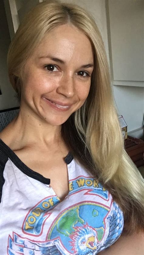 Sarah Vandella Official Site on Puba.